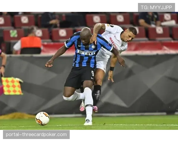 塞维利亚高效反击体系研究：攻防转换定节奏冲胜关键